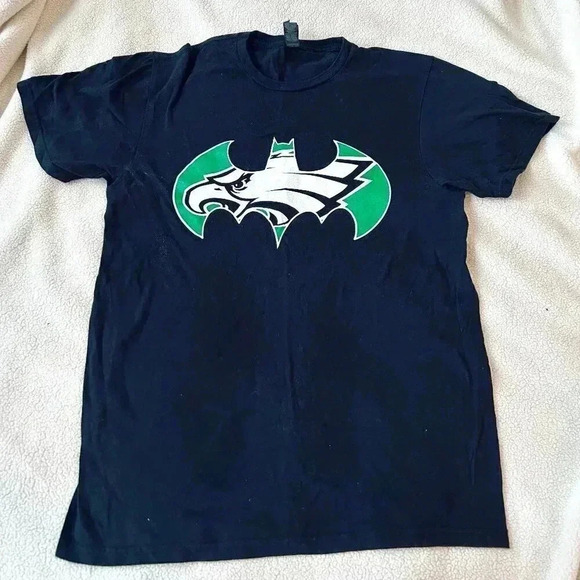 NFL Philadelphia Eagles Batman Logo T-Shirt - Picture 1 of 2
